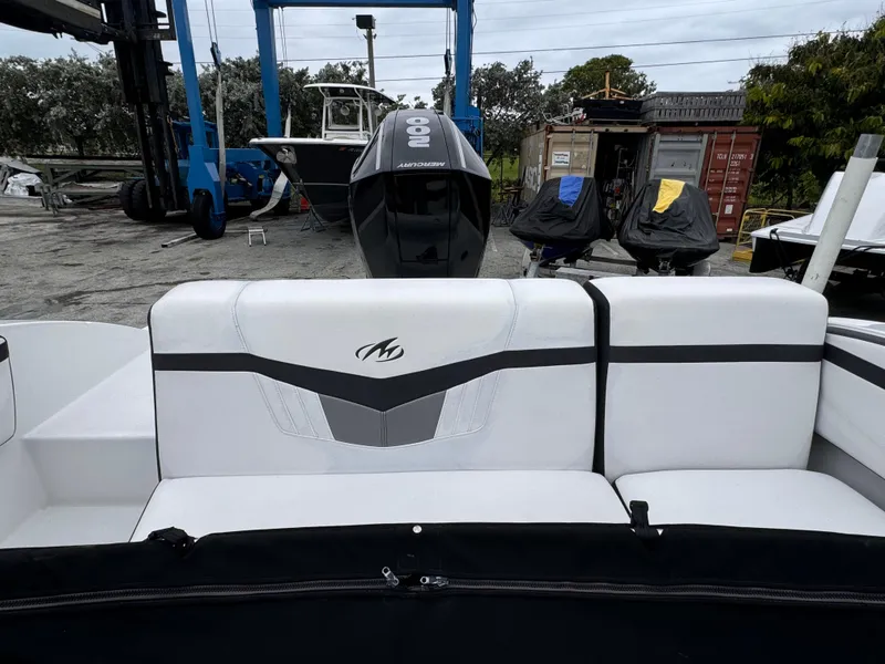 Slide: The Image of Monterey M-225 2020 - 17