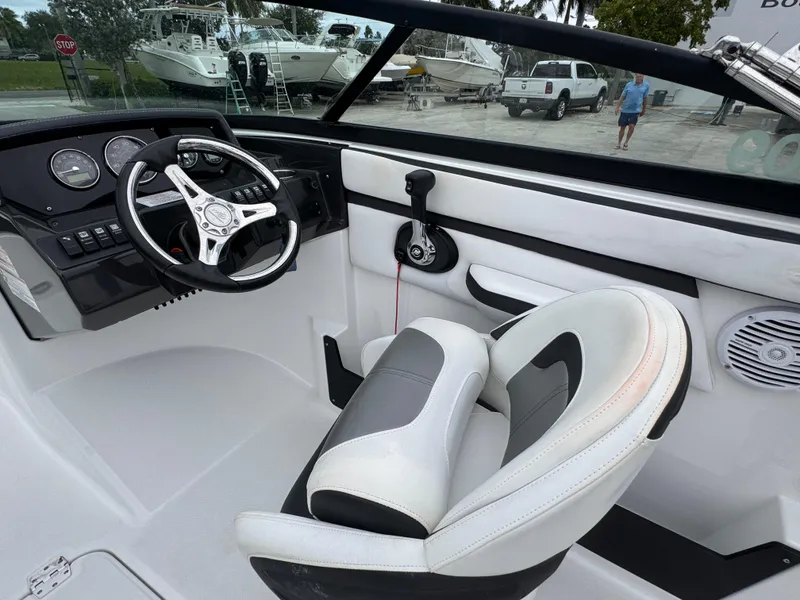 Slide: The Image of Monterey M-225 2020 - 22