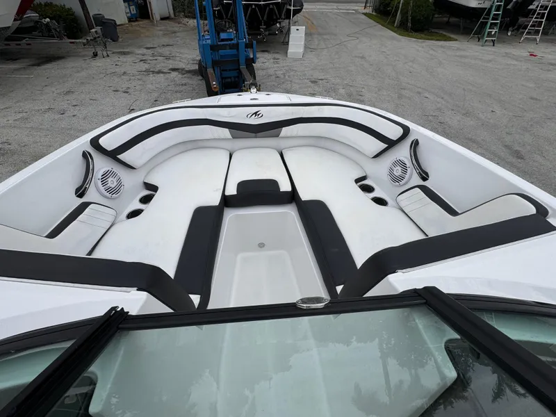 Slide: The Image of Monterey M-225 2020 - 25