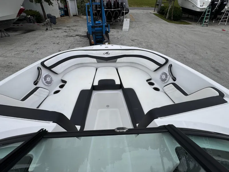 Slide: The Image of Monterey M-225 2020 - 26