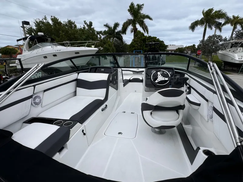 Slide: The Image of Monterey M-225 2020 - 27