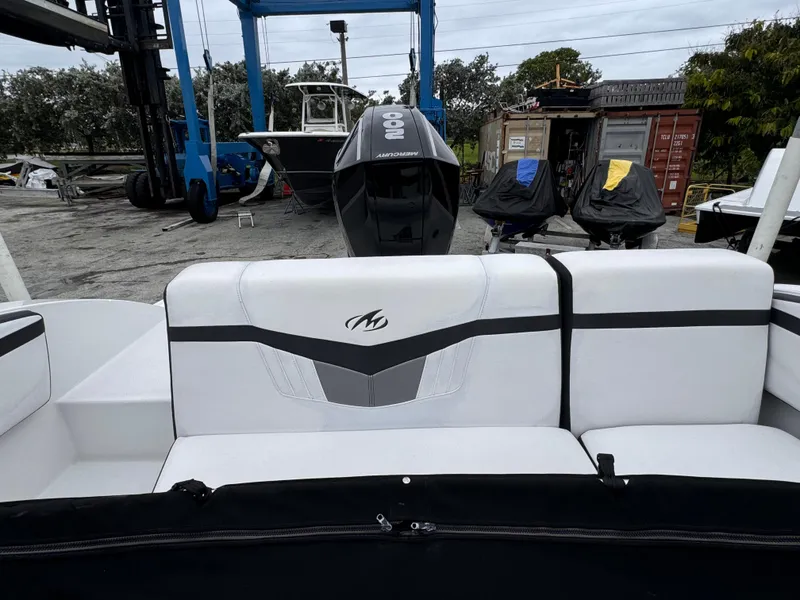 Slide: The Image of Monterey M-225 2020 - 28