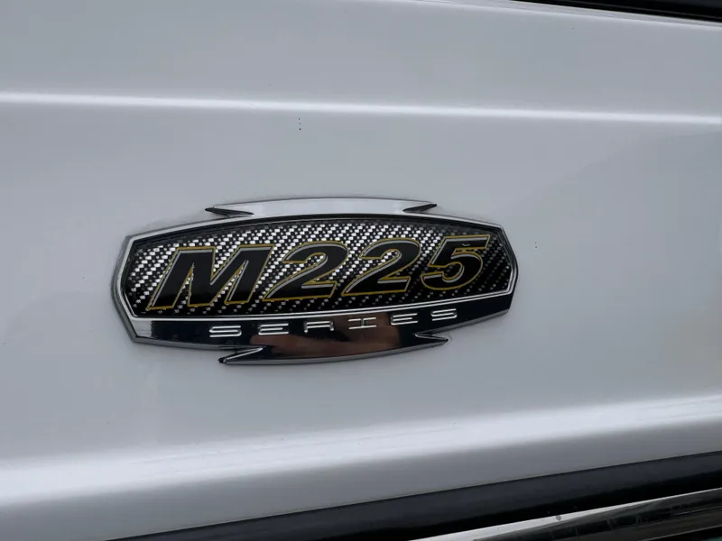 Slide: The Image of Monterey M-225 2020 - 4