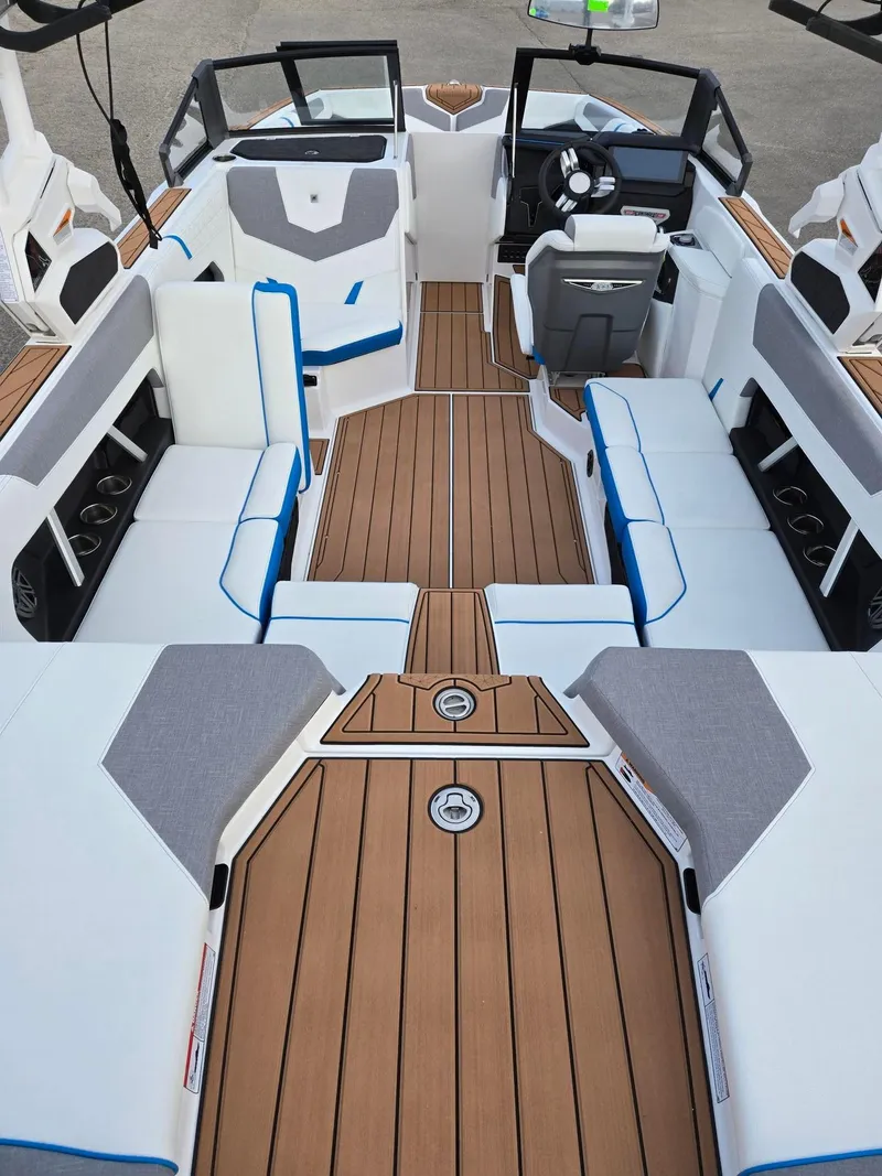 Slide: The Image of Nautique GS22 2025 - 13