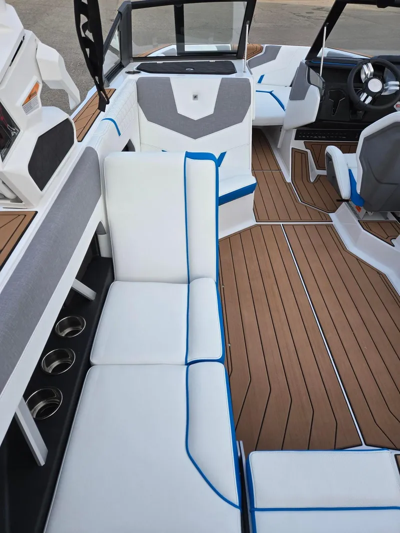 Slide: The Image of Nautique GS22 2025 - 15