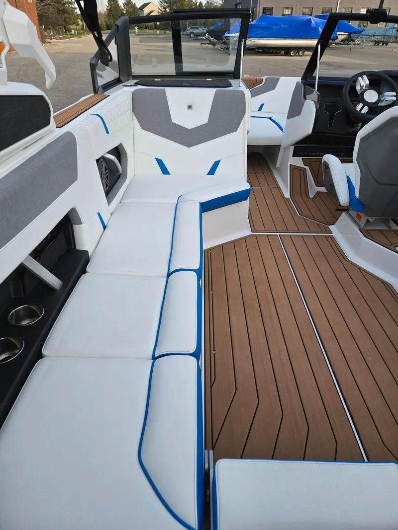 Slide: The Image of Nautique GS22 2025 - 17