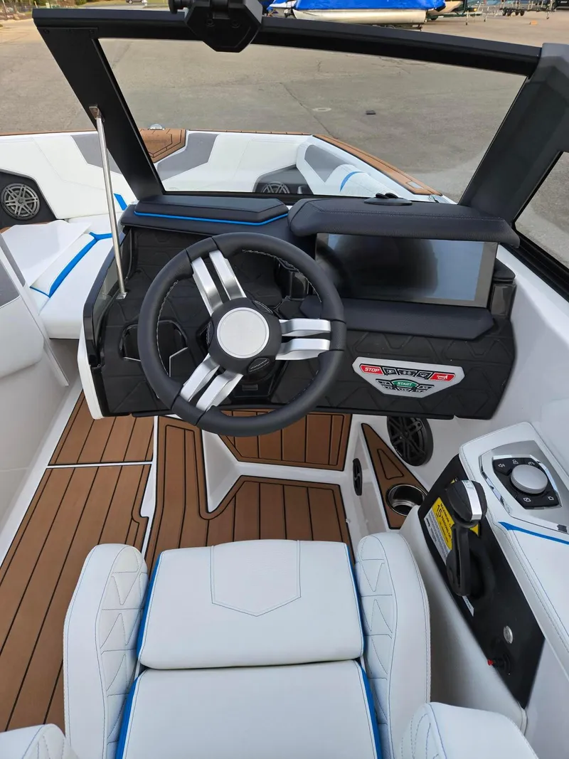 Slide: The Image of Nautique GS22 2025 - 20