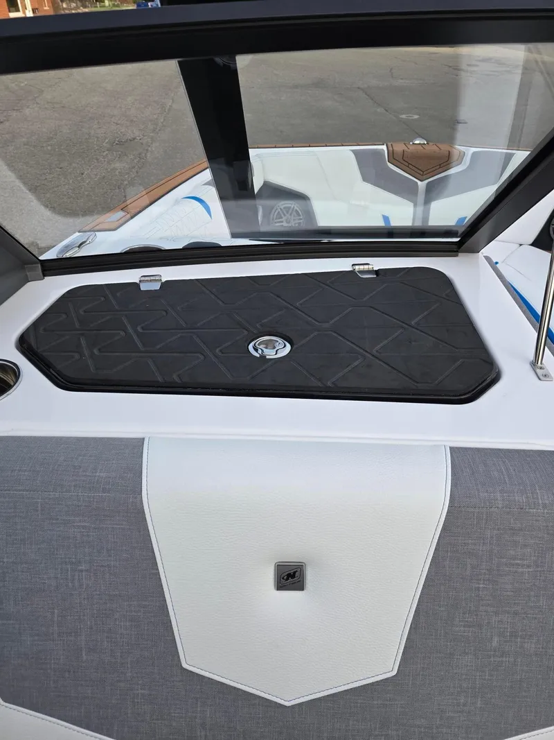 Slide: The Image of Nautique GS22 2025 - 22