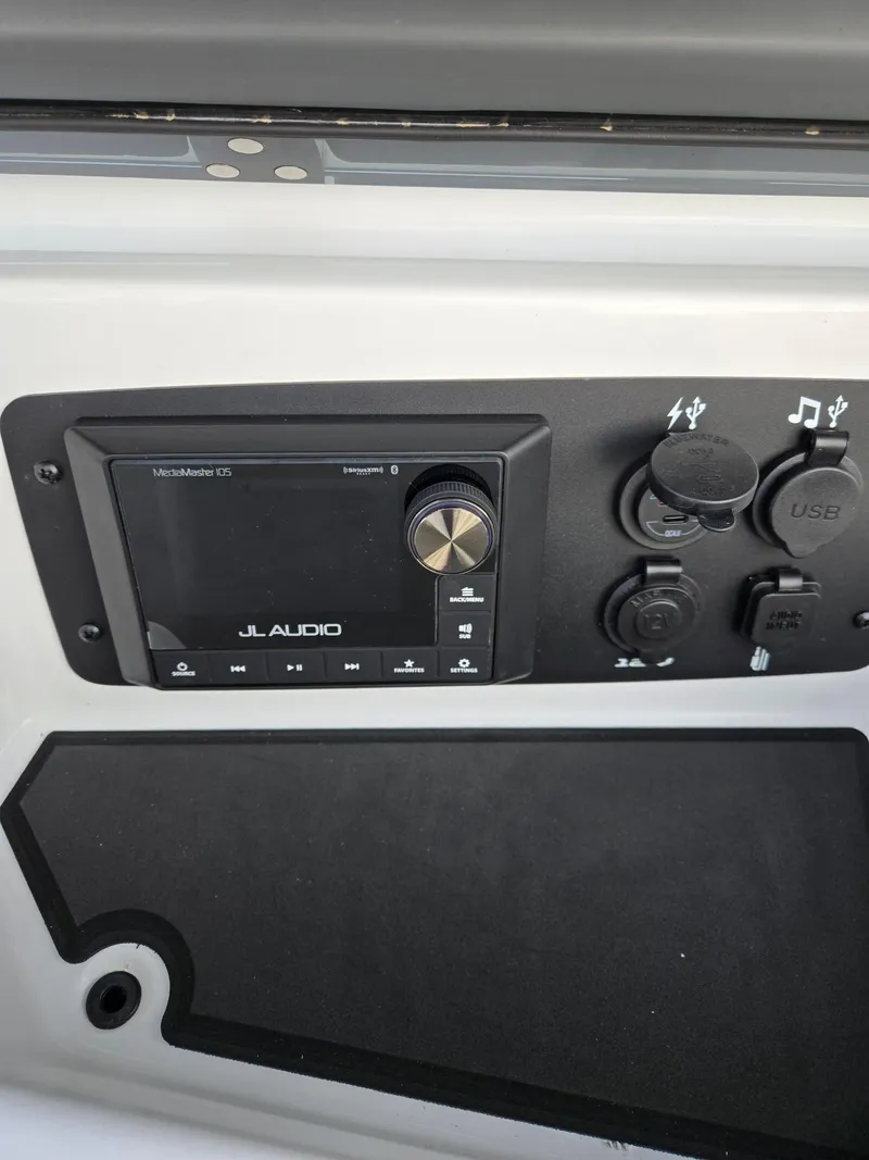 Slide: The Image of Nautique GS22 2025 - 24