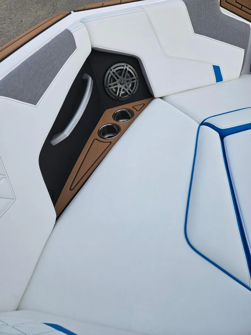 Slide: The Image of Nautique GS22 2025 - 26