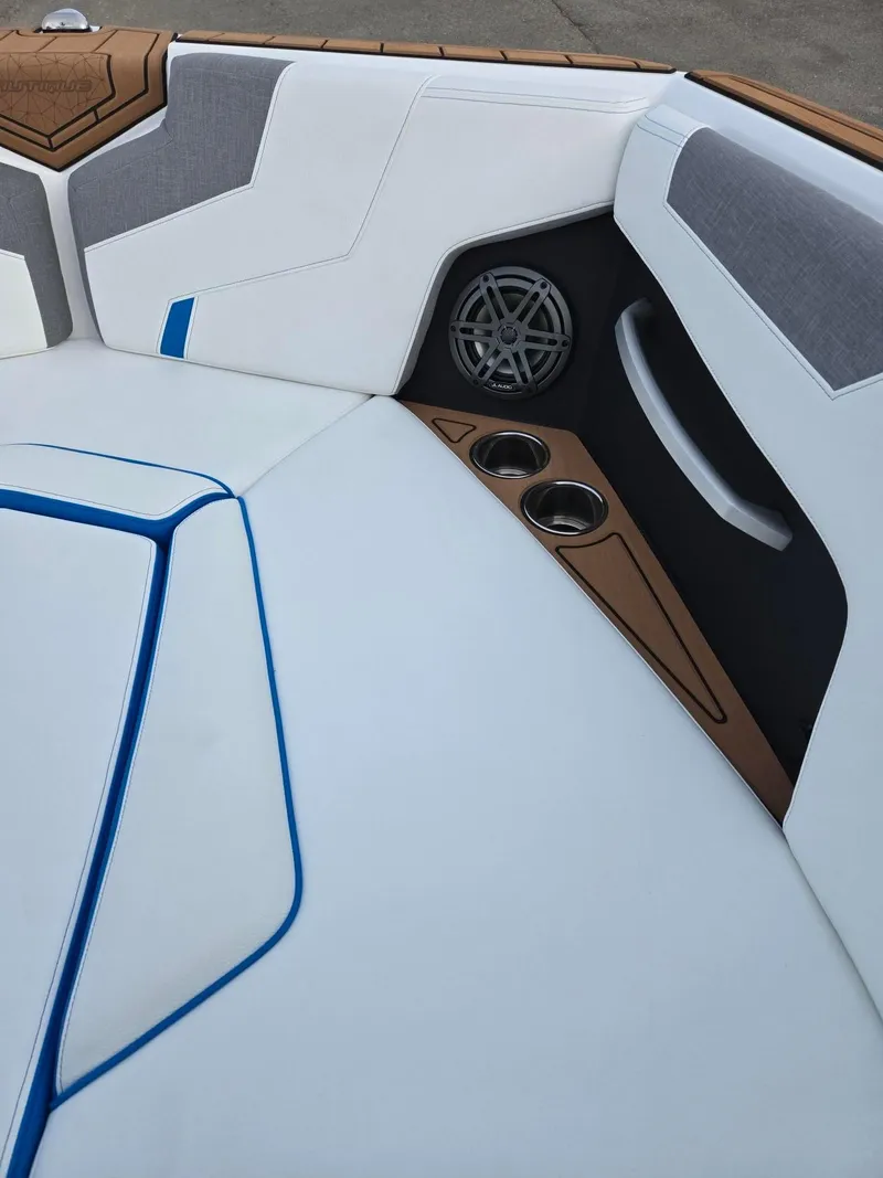 Slide: The Image of Nautique GS22 2025 - 27