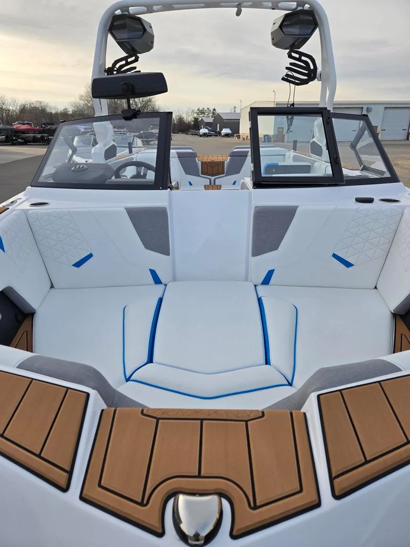 Slide: The Image of Nautique GS22 2025 - 28