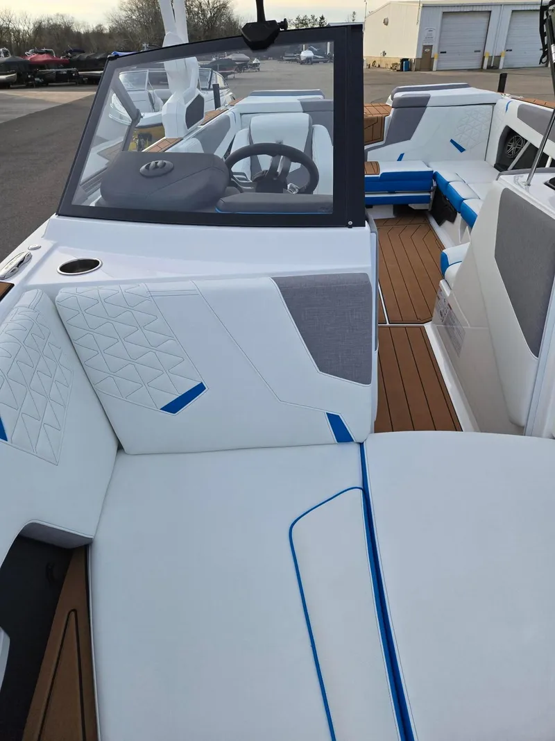 Slide: The Image of Nautique GS22 2025 - 29