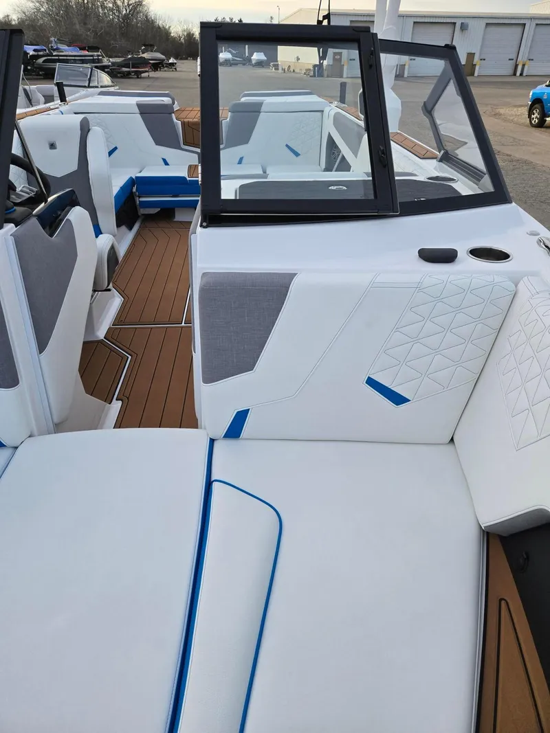 Slide: The Image of Nautique GS22 2025 - 30