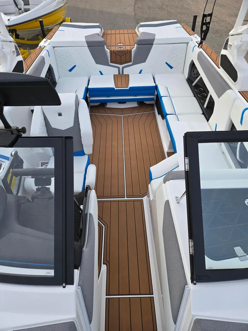 Slide: The Image of Nautique GS22 2025 - 31