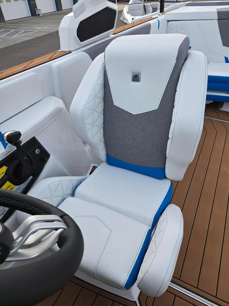 Slide: The Image of Nautique GS22 2025 - 32