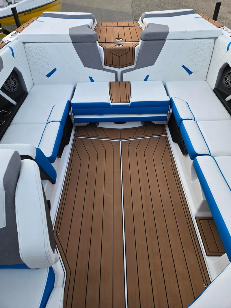 Slide: The Image of Nautique GS22 2025 - 33