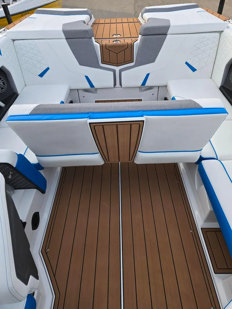 Slide: The Image of Nautique GS22 2025 - 35