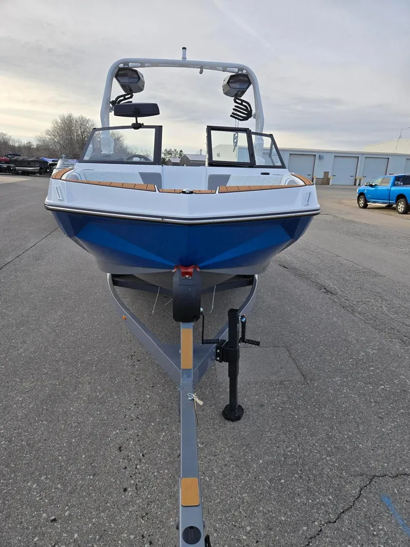 Slide: The Image of Nautique GS22 2025 - 6