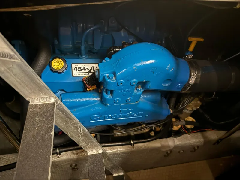 Slide: The Image of 1989 Sea Ray 39 boat engine, blue Crusader 454XL, multi-port fuel injection. - 28