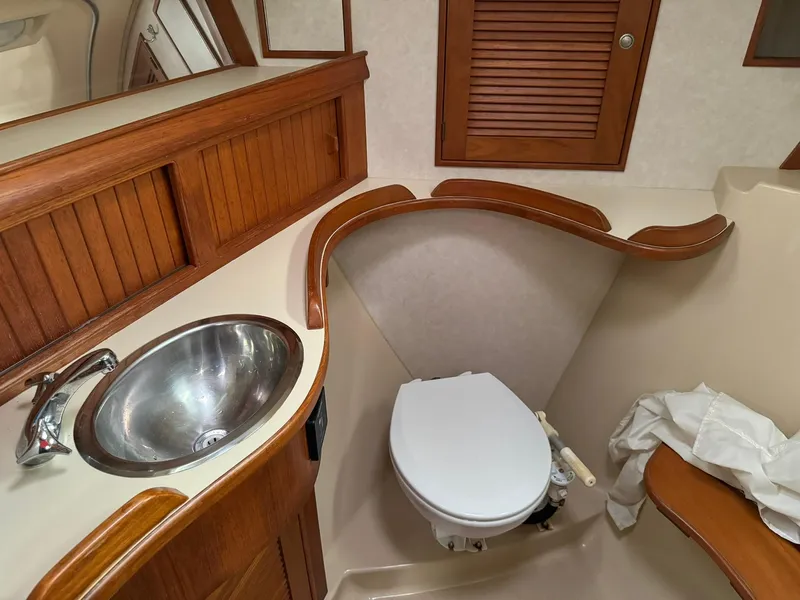Slide: The Image of Island Packet 40 yacht bathroom with sink and toilet, 1998 model. - 34