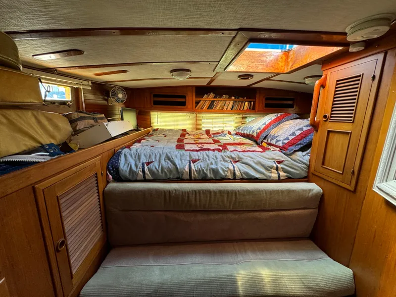 Slide: The Image of Transpacific Marine Ketch 1984 - 105