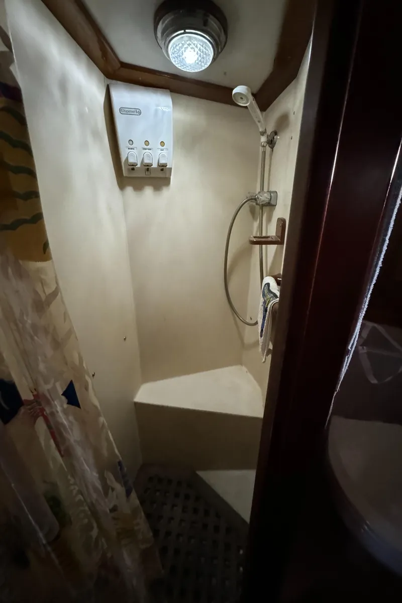 Slide: The Image of Transpacific Marine Ketch 1984 - 114