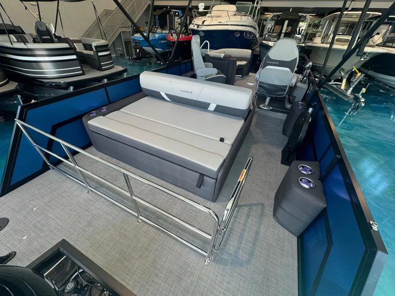 Slide: The Image of 2025 Viaggio Lago Z-S boat interior with seating and modern design. - 4