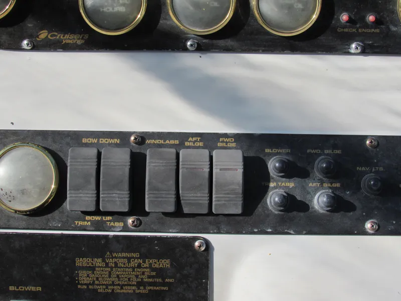 Slide: The Image of Cruisers 2870 Express 2003 - 15