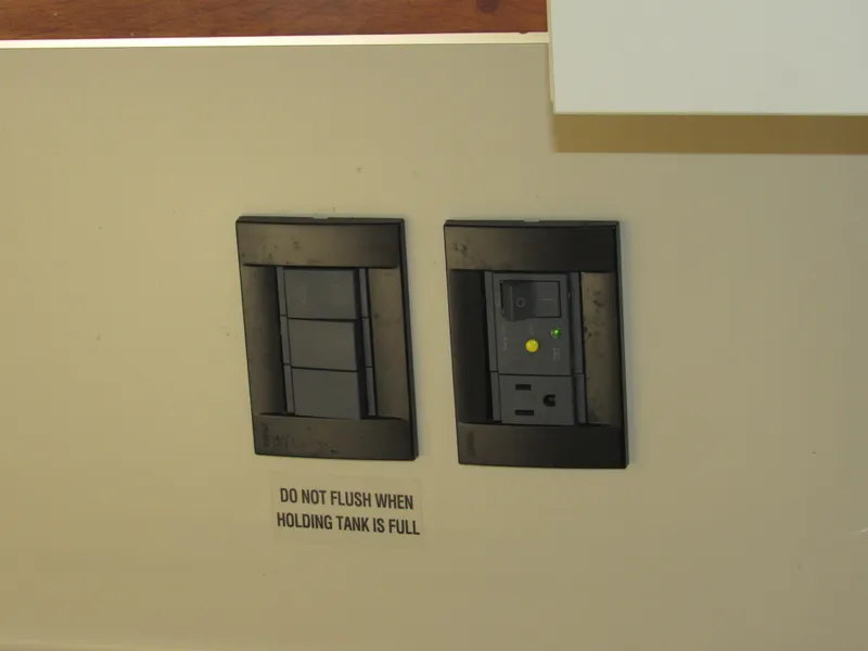 Slide: The Image of Cruisers Yachts 2870 Express 2003 - 63