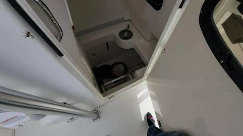 Slide: The Image of Mako 284 CC 2019 - 102