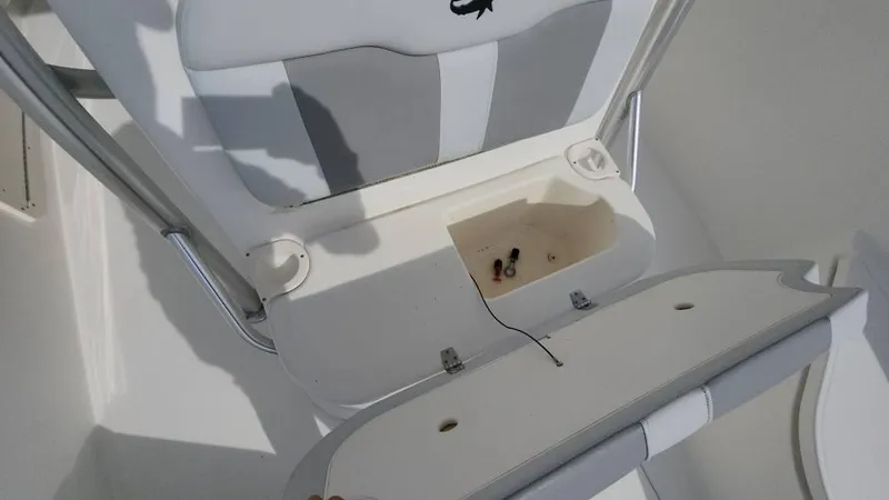 Slide: The Image of Mako 284 CC 2019 - 103