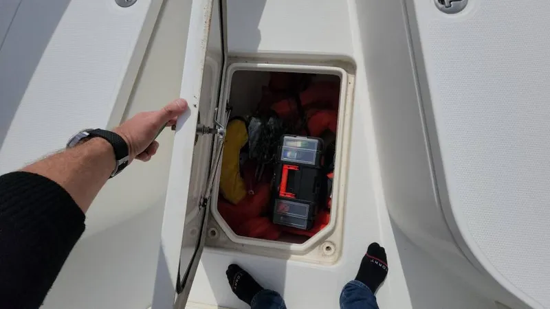 Slide: The Image of Mako 284 CC 2019 - 104