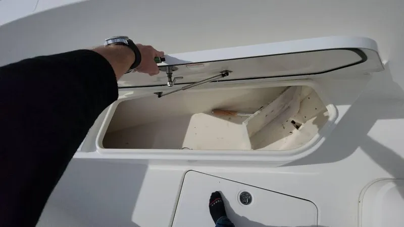 Slide: The Image of Mako 284 CC 2019 - 105