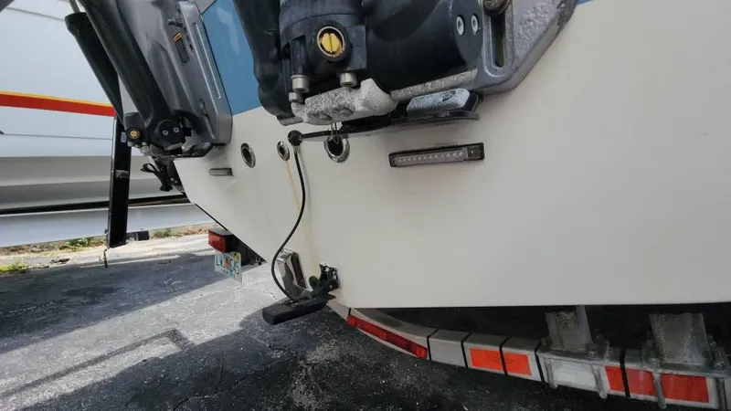 Slide: The Image of Mako 284 CC 2019 - 123