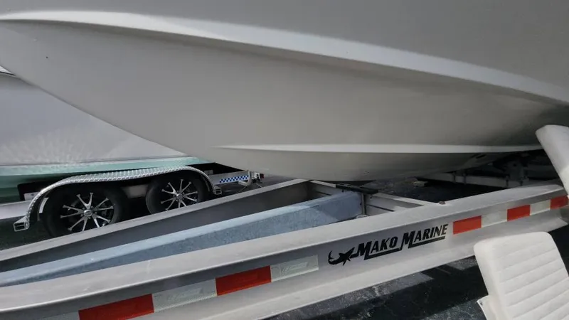 Slide: The Image of Mako 284 CC 2019 - 131