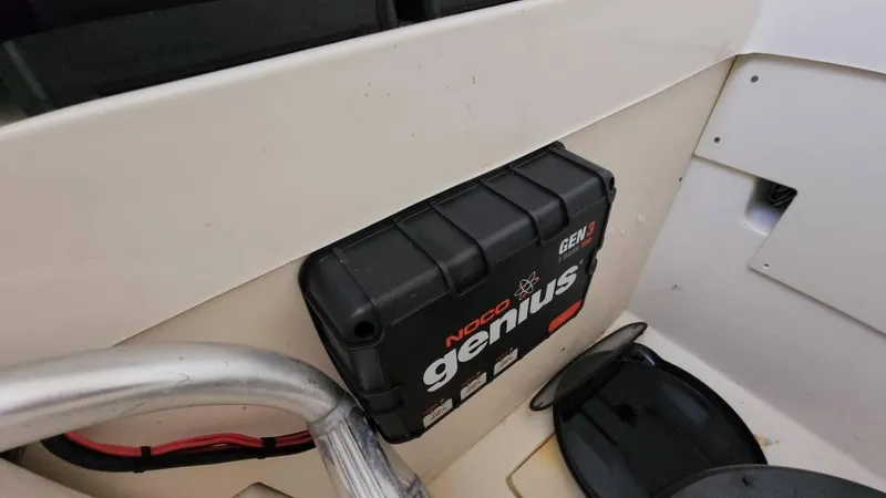 Slide: The Image of Mako 284 CC 2019 - 140