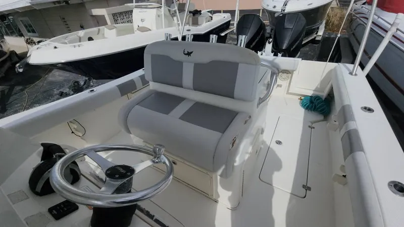 Slide: The Image of Mako 284 CC 2019 - 143