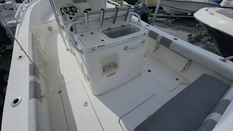 Slide: The Image of Mako 284 CC 2019 - 144