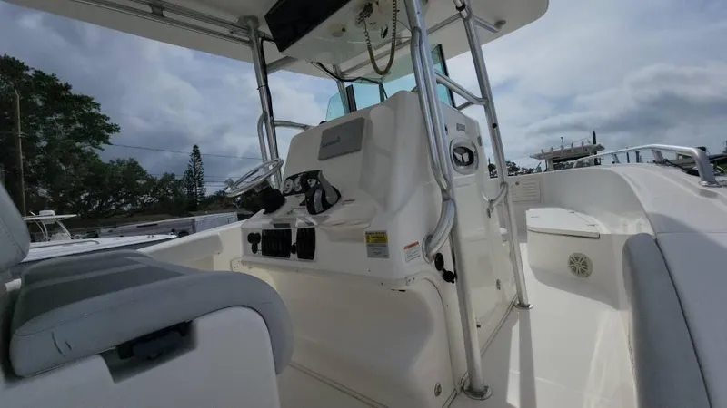 Slide: The Image of Mako 284 CC 2019 - 146