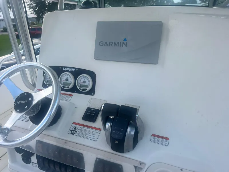 Slide: The Image of Mako 284 CC 2019 - 160