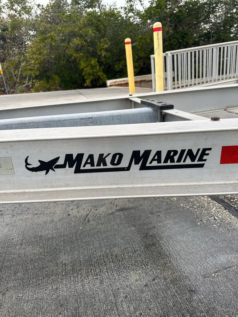 Slide: The Image of Mako 284 CC 2019 - 60