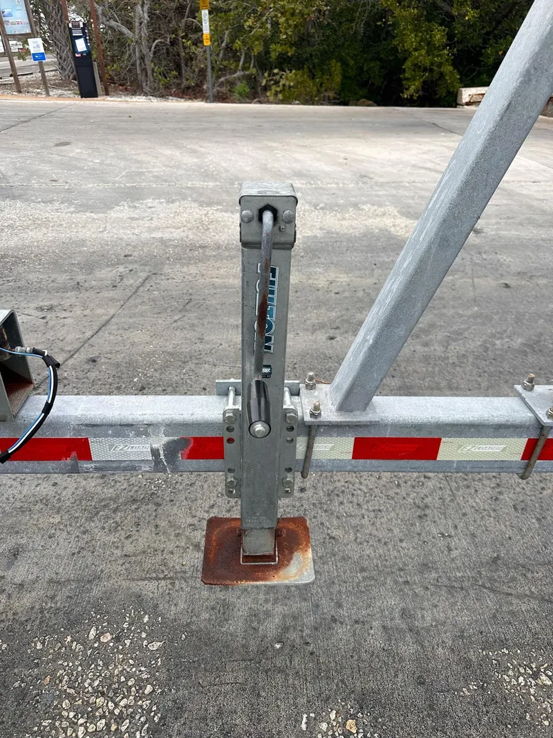 Slide: The Image of Mako 284 CC 2019 - 63