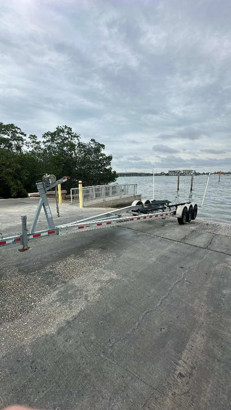 Slide: The Image of Mako 284 CC 2019 - 65