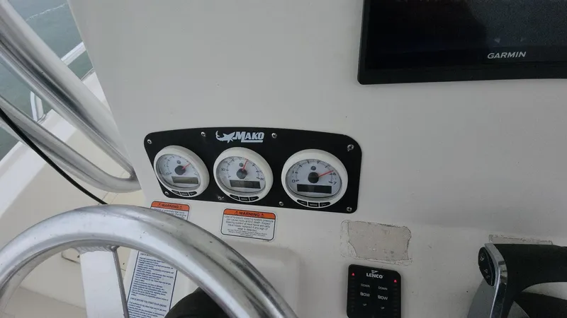 Slide: The Image of Mako 284 CC 2019 - 67