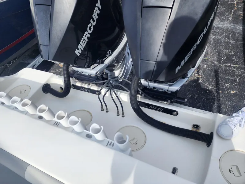 Slide: The Image of Mako 284 CC 2019 - 72