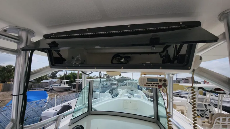 Slide: The Image of Mako 284 CC 2019 - 84