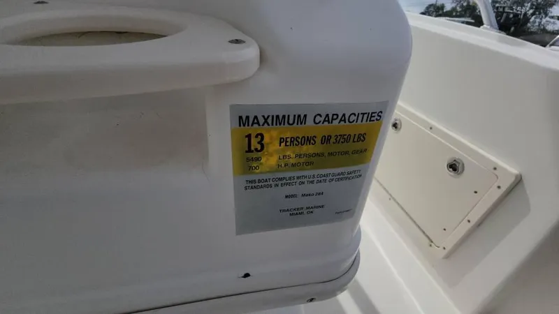 Slide: The Image of Mako 284 CC 2019 - 87