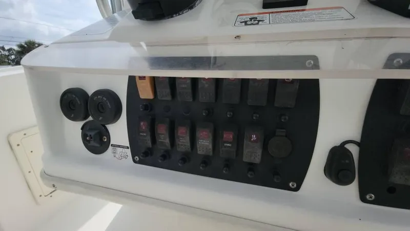 Slide: The Image of Mako 284 CC 2019 - 88