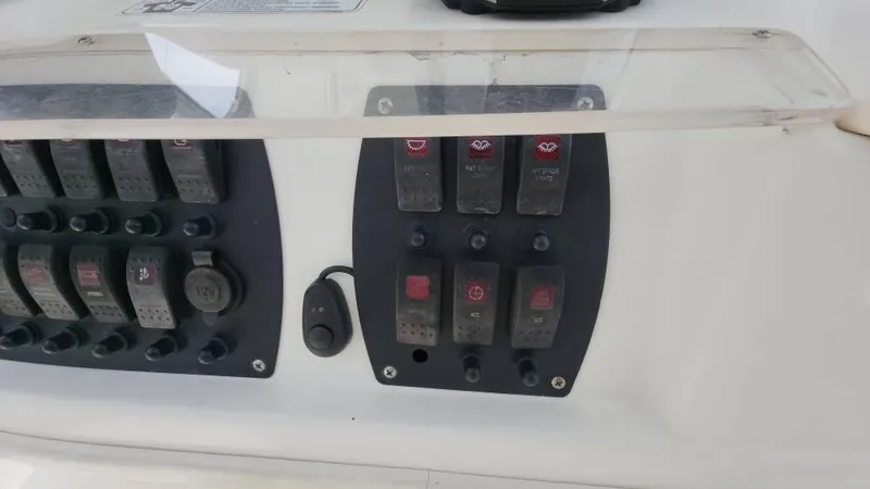 Slide: The Image of Mako 284 CC 2019 - 89